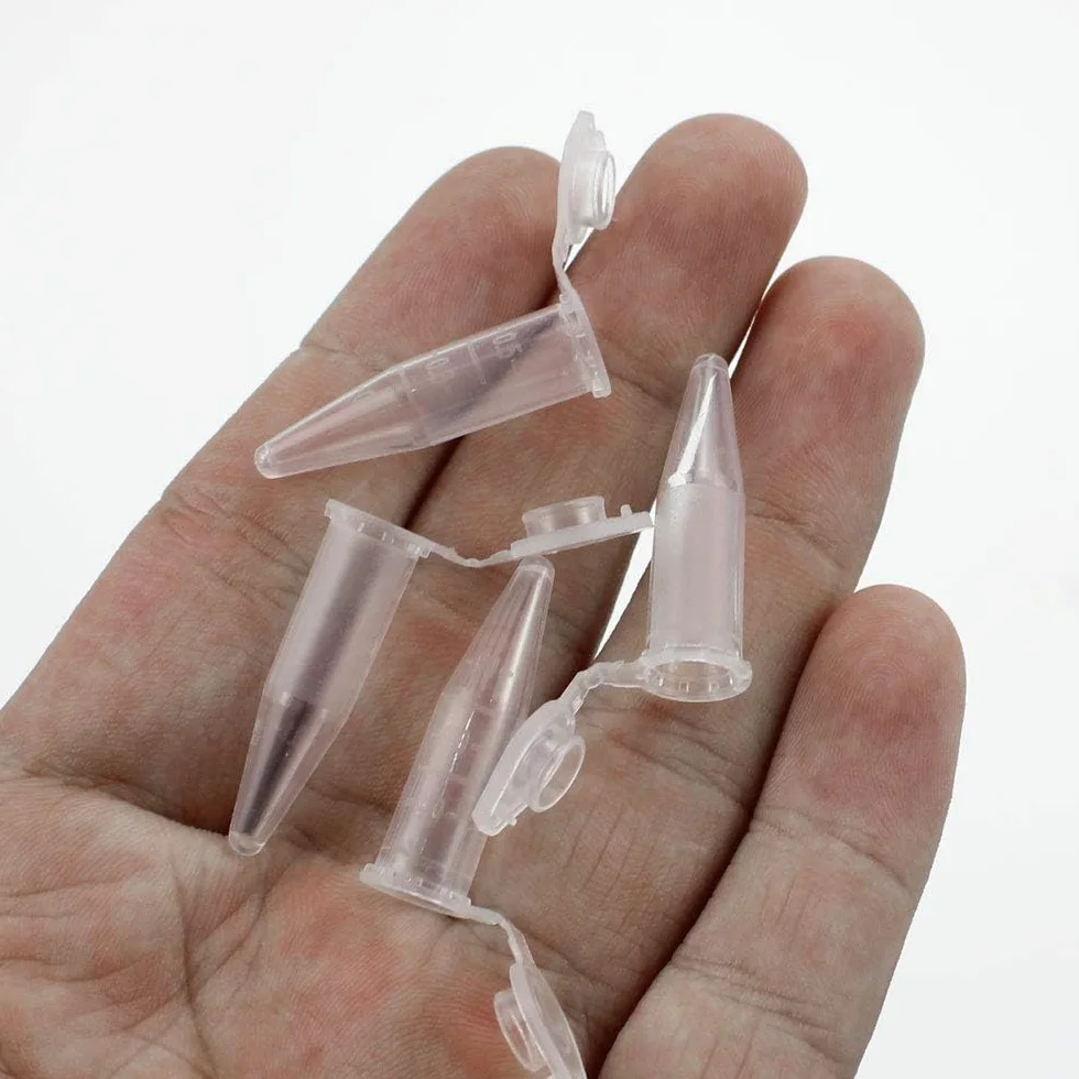 200 sztuk probówek do mikrowirówki w skali 0,5 ml, plastikowe probówki do mikrowirówki z dołączoną nasadką zatrzaskową do probówek do wirówek laboratoryjnych, butelek na próbki, laboratoryjne materiały eksploatacyjne