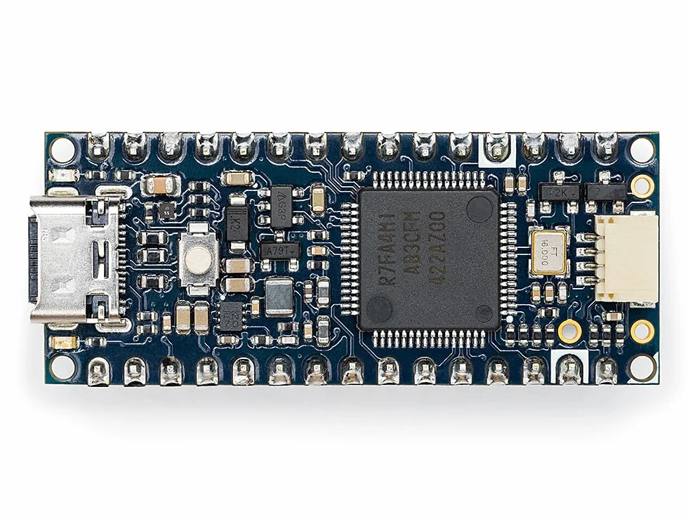 Arduino Nano R4 z Headers [ABX00143] – Kompaktowa Płytka z Mikrokontrolerem Renesas RA4M1, Przylutowane Piny do Breadboardu, Złącze Qwiic, Programowalna Dioda RGB, Kompatybilna z Arduino IDE