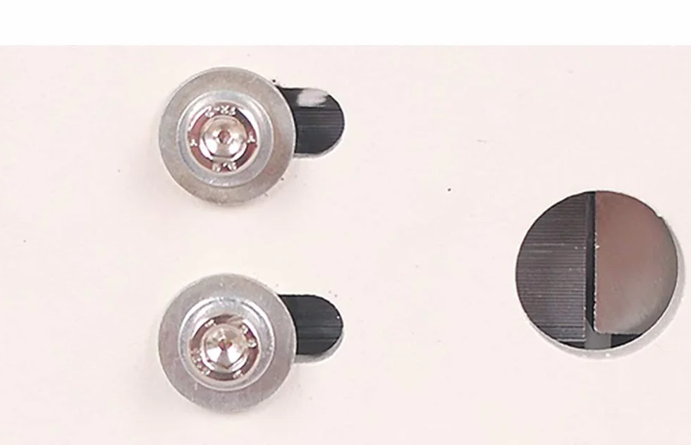 Podajnik liniowy z płytą wibracyjną 220 V 140 mm