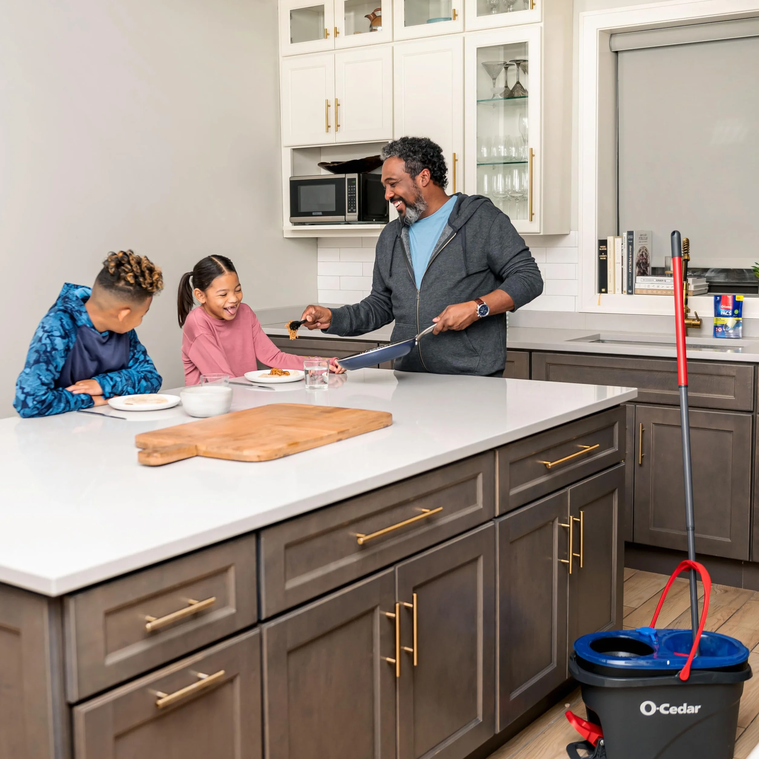 O-Cedar RinseClean Spin Mop & Bucket System + 1 dodatkowa głowica mopa | Czyść czystą wodą | Usuwa 99% bakterii