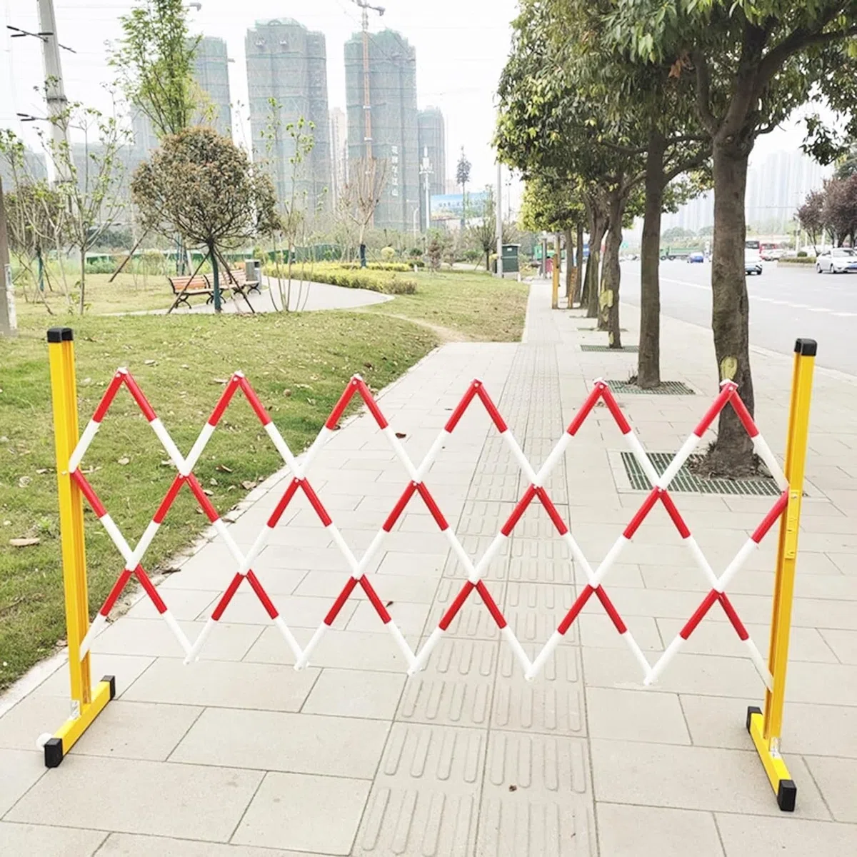 Regulowane wysuwane bariery drogowe, przenośne metalowe ogrodzenia na imprezy, rozszerzalne czerwone słupki kontroli tłumu, 1,2 m x 1,5 m, idealne do spotkań publicznych i zarządzania bezpieczeństwem