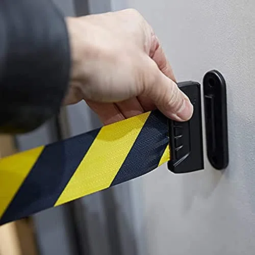 Chowany pas bezpieczeństwa – bariera kontroli tłumu na imprezy i przestrzenie publiczne, skuteczny system zarządzania kolejką dla niezawodnego zarządzania tłumem