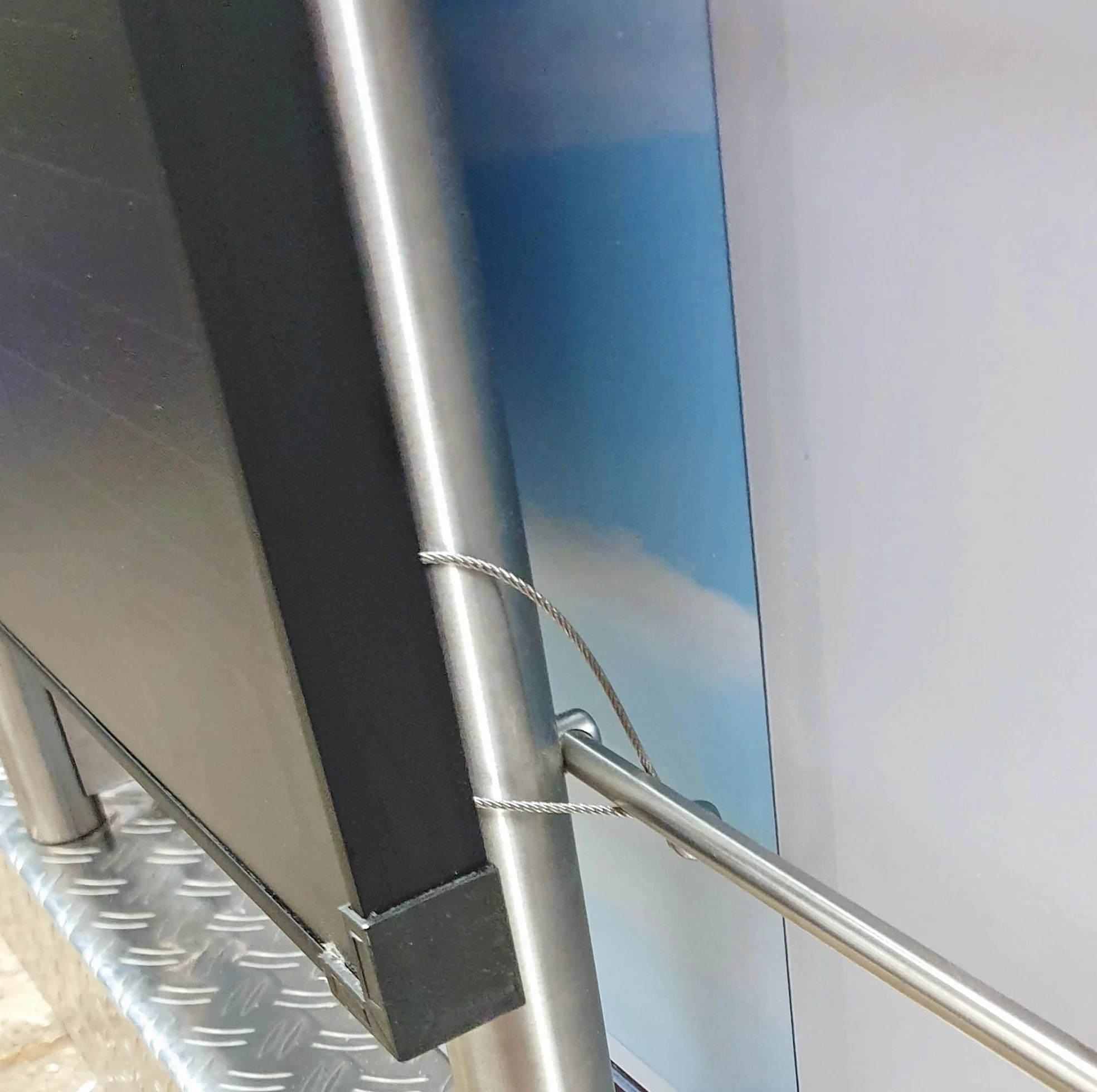 SCHWAIGER SOGM0100 uchwyt do modułu solarnego, zestaw 4 szt., uchwyt na balustradę na panel słoneczny, montaż na balkonie, montaż na balustradzie, montaż na balkonie, instalacja solarna, montaż dwóch