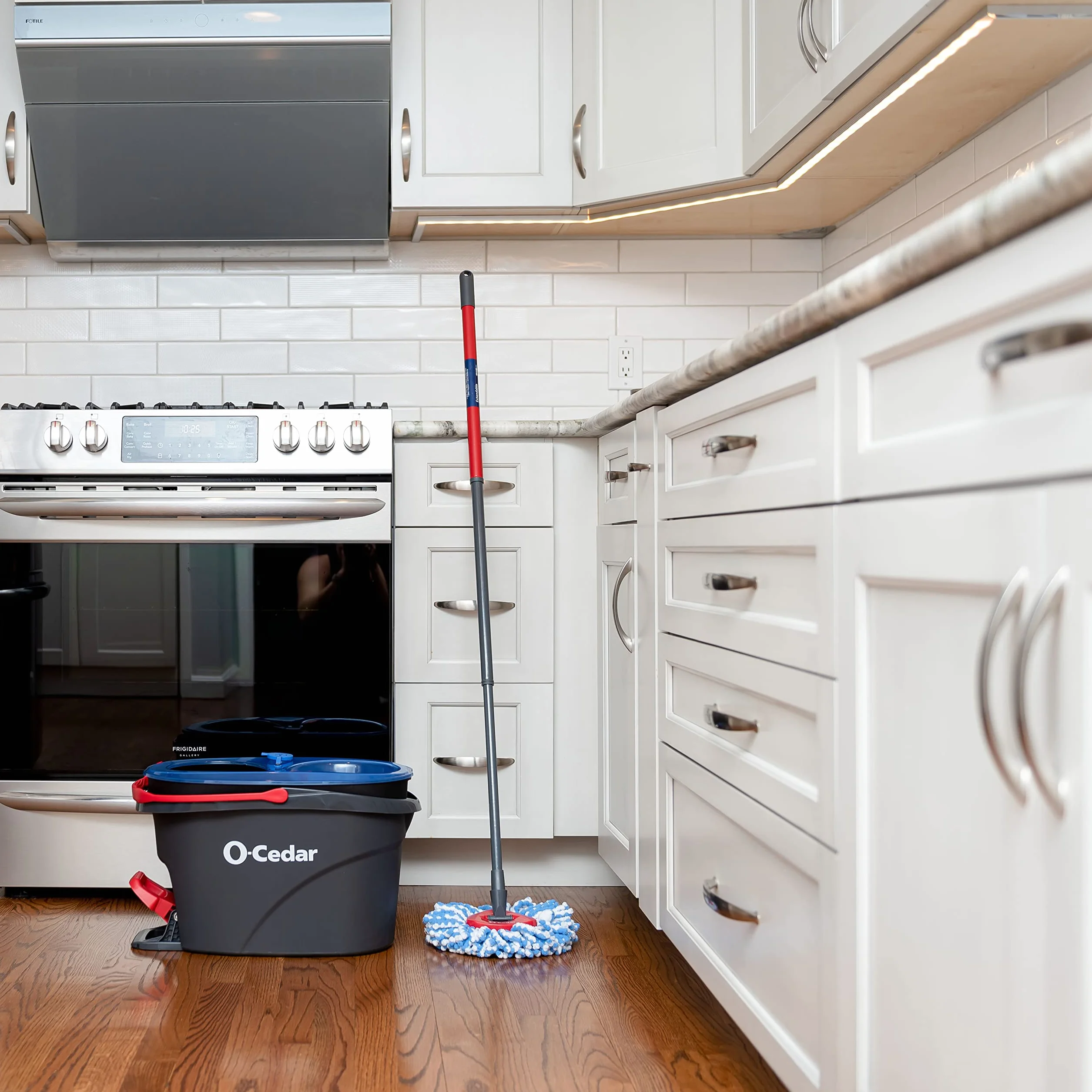O-Cedar RinseClean Spin Mop & Bucket System + 1 dodatkowa głowica mopa | Czyść czystą wodą | Usuwa 99% bakterii