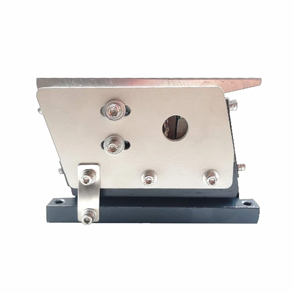 Podajnik liniowy z płytą wibracyjną 220 V 140 mm